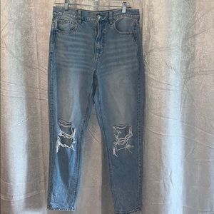 AE Mom Jeans Size 6